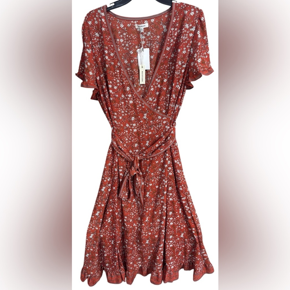 Max Studio mini wrap dress, Size Small, Rust color with white flowers Size XL